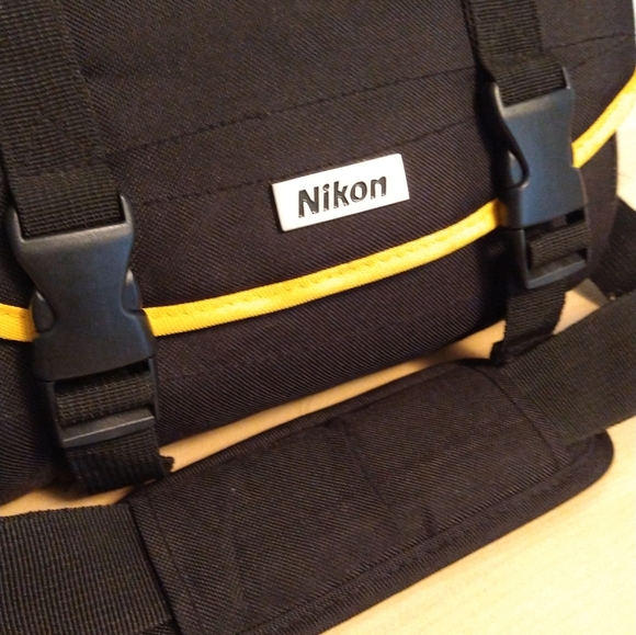 SOLD Nikon Camera Bag Padded Black - Picture 2 of 10